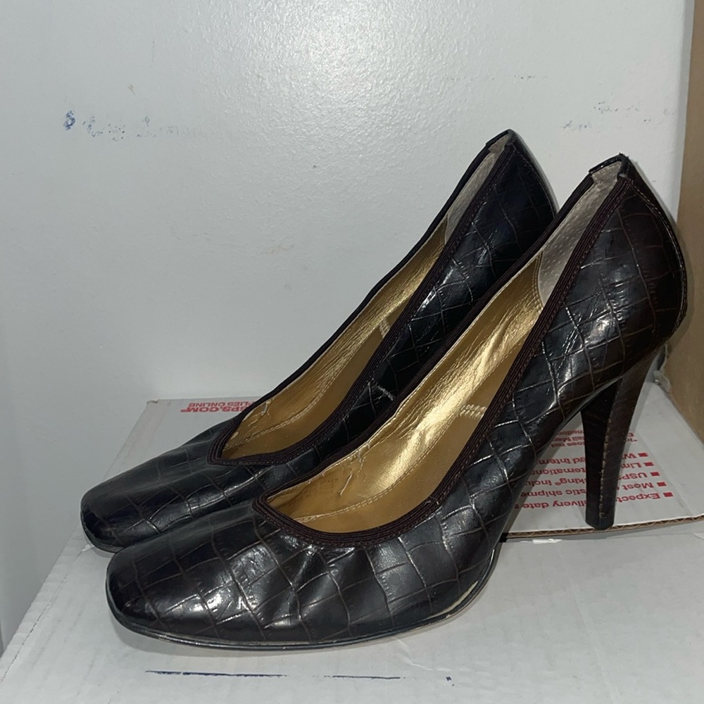 Tahari heels size 9